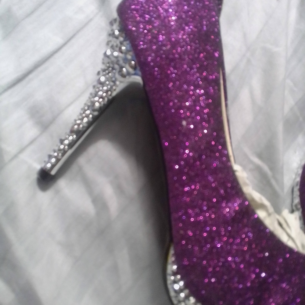 SOLD---New Rhinestone Shoes - Picture 2 of 3